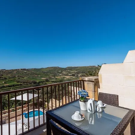 לינה וארוחת בוקר Dgolden Valley Boutique 4*