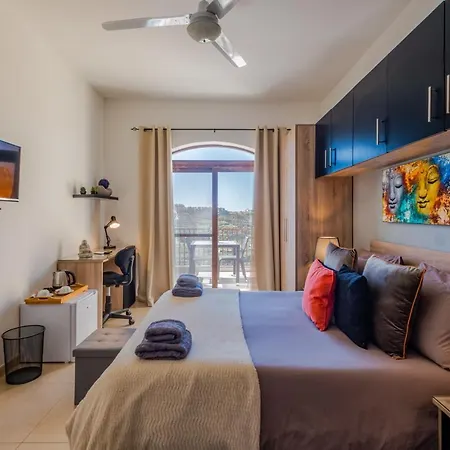 לינה וארוחת בוקר Dgolden Valley Boutique 4*