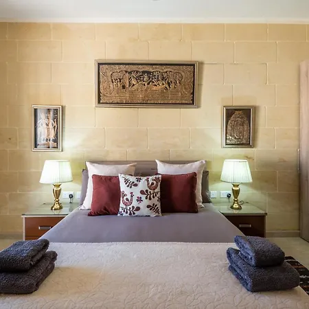 לינה וארוחת בוקר Dgolden Valley Boutique 4*