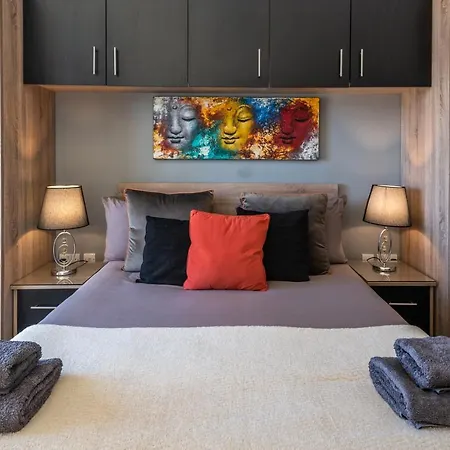 לינה וארוחת בוקר Dgolden Valley Boutique 4*