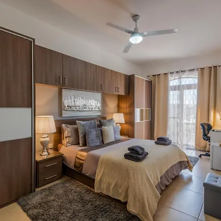 לינה וארוחת בוקר Dgolden Valley Boutique 4*