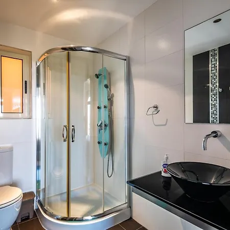 Dgolden Valley Boutique לינה וארוחת בוקר 4*